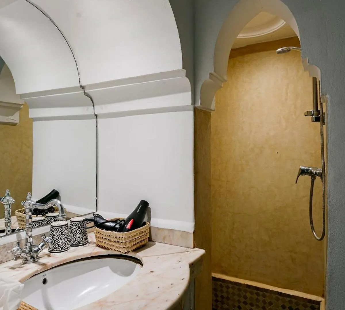 Riad Lou, 5 Bedrooms, Private 12 P, Pool, Hammam Marrakesh Holiday home