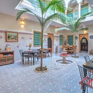3* رياد Inaka